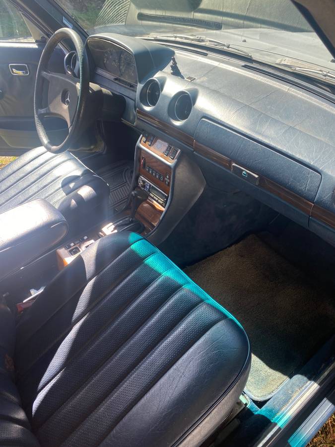 Mercedes-300td-diesel-1983-9