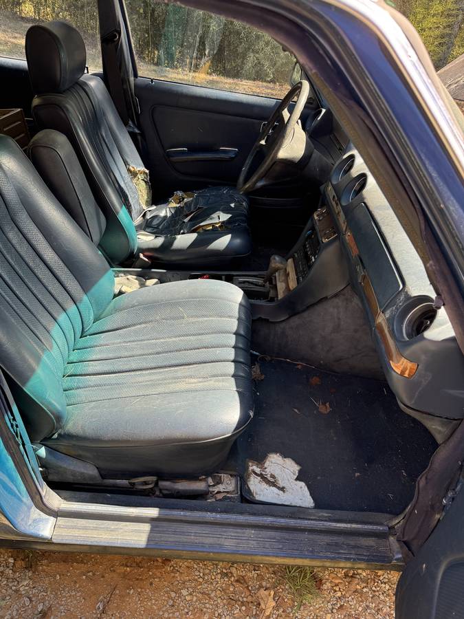 Mercedes-300td-diesel-1984-blue-18