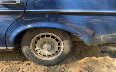 Mercedes-300td-diesel-1984-blue-21
