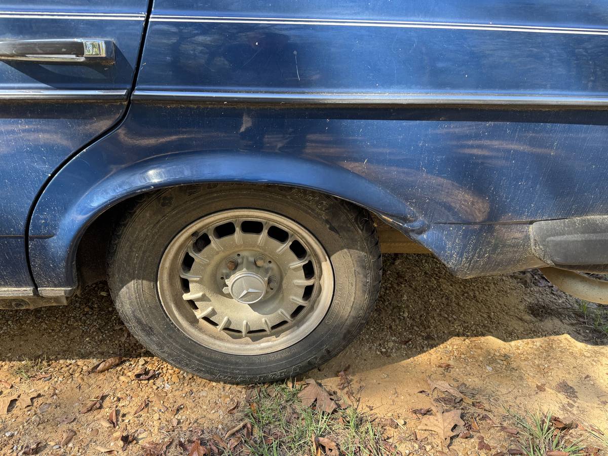 Mercedes-300td-diesel-1984-blue-21