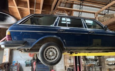 Mercedes-300td-diesel-1984-blue-4
