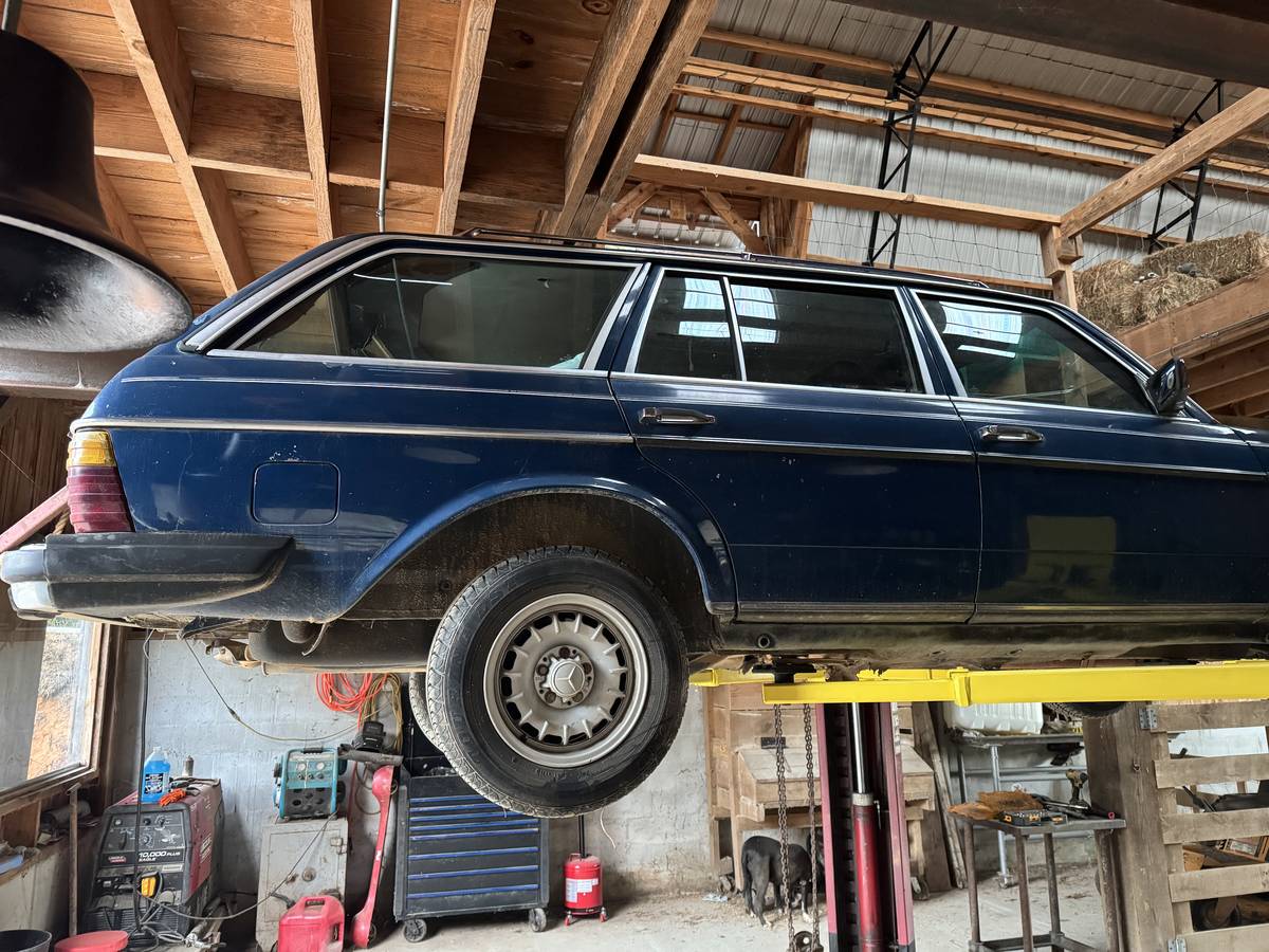 Mercedes-300td-diesel-1984-blue-4