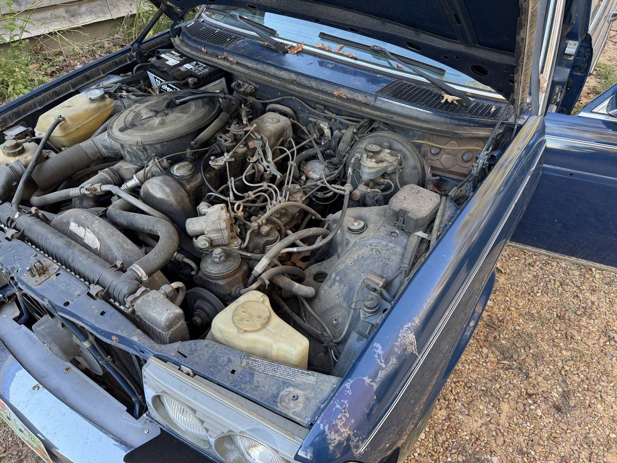 Mercedes-300td-diesel-1984-blue-6