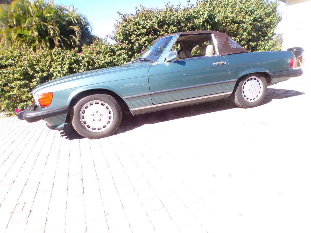 Mercedes-560-sl-1988-green-2
