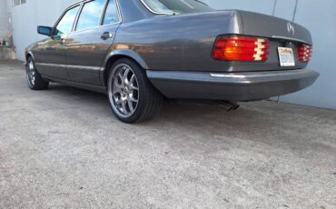 Mercedes-560sel-1987