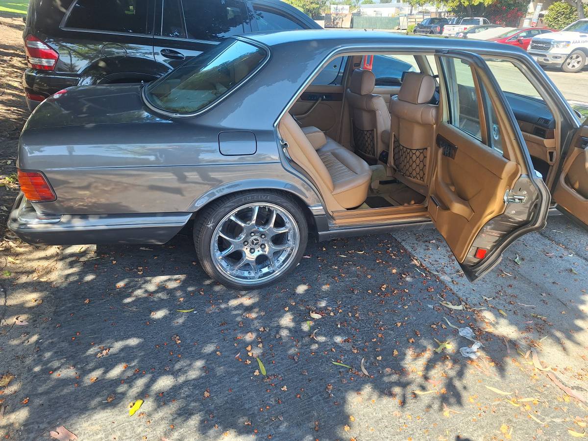 Mercedes-560sel-1987-4