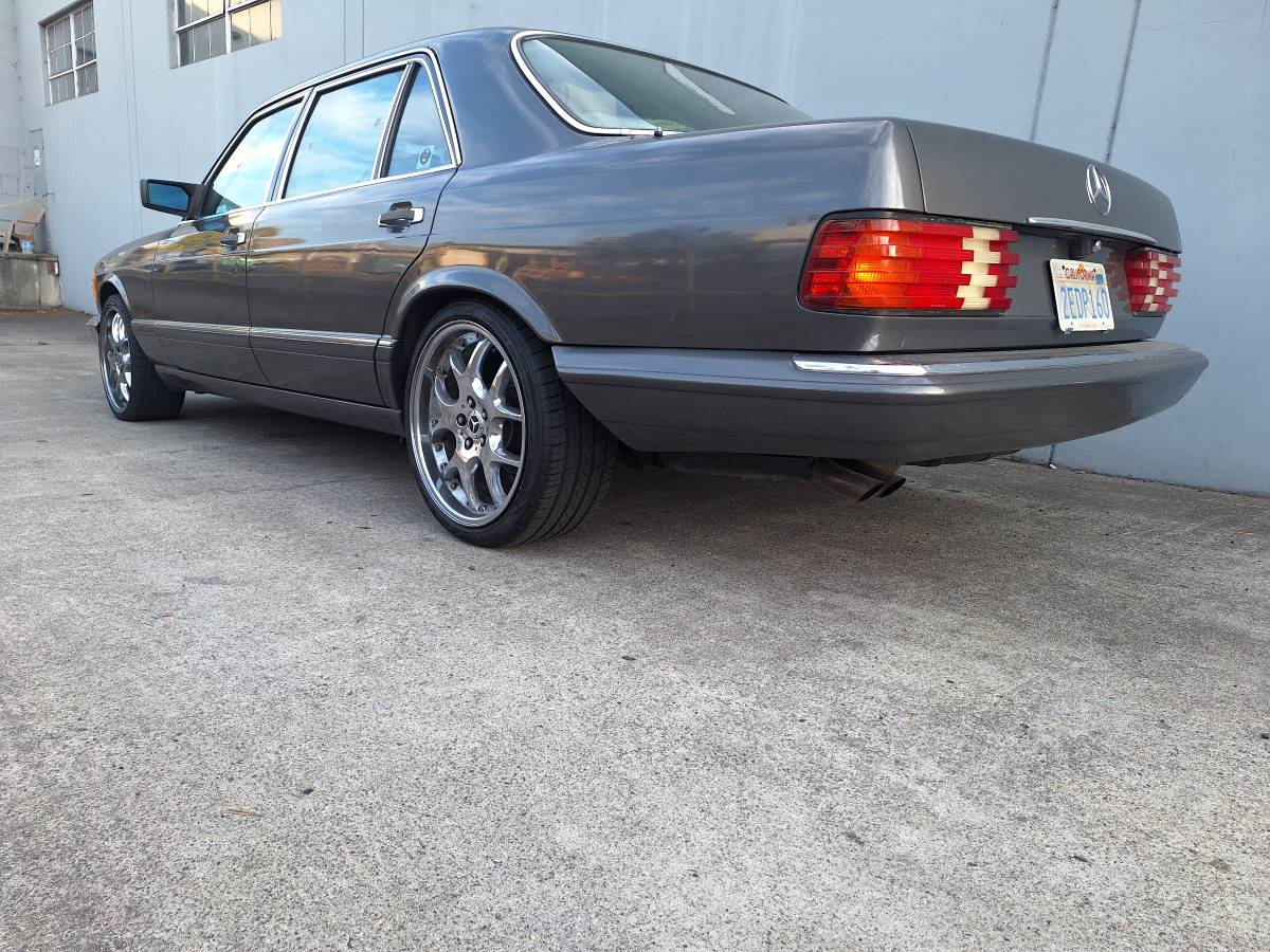 Mercedes-560sel-1987