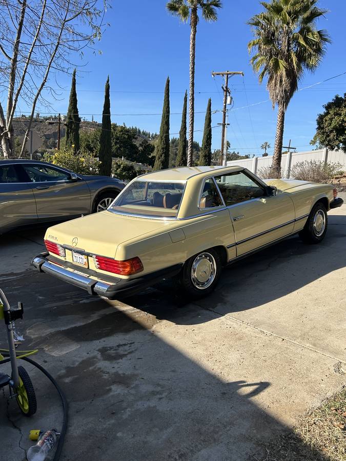 Mercedes-750sl-1977-yellow-1