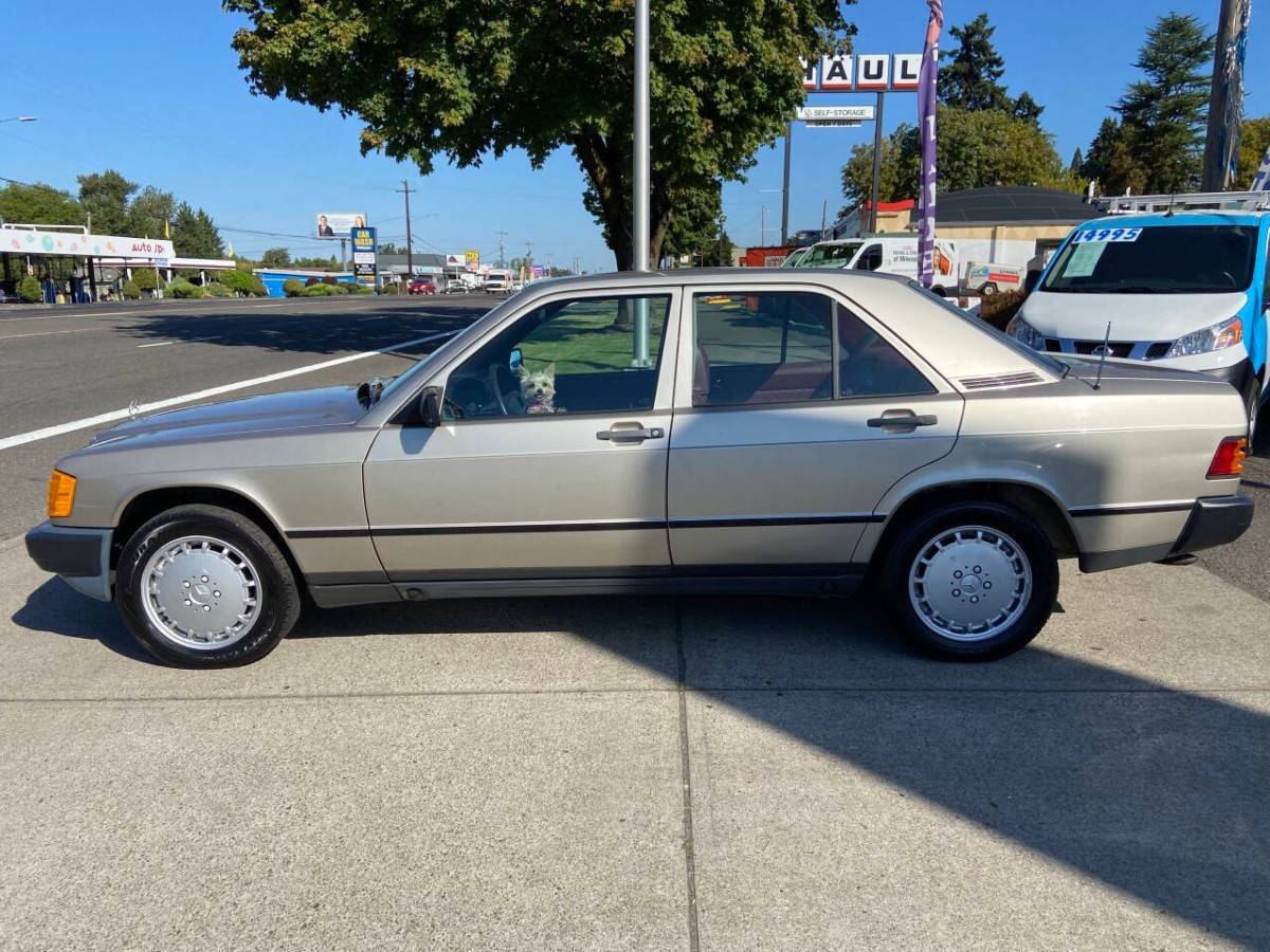 Mercedes-benz-190-class-190-e-2-1986-1