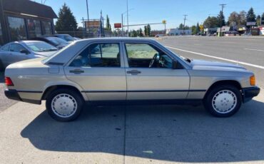 Mercedes-benz-190-class-190-e-2-1986-16