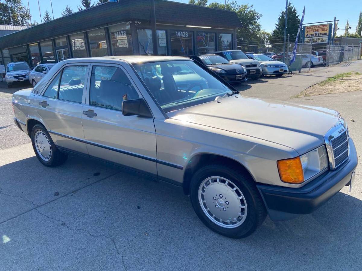 Mercedes-benz-190-class-190-e-2-1986-17