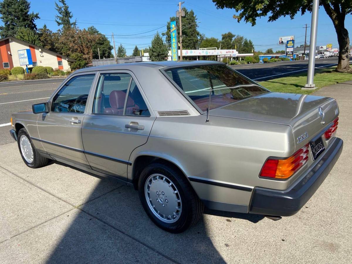 Mercedes-benz-190-class-190-e-2-1986-2