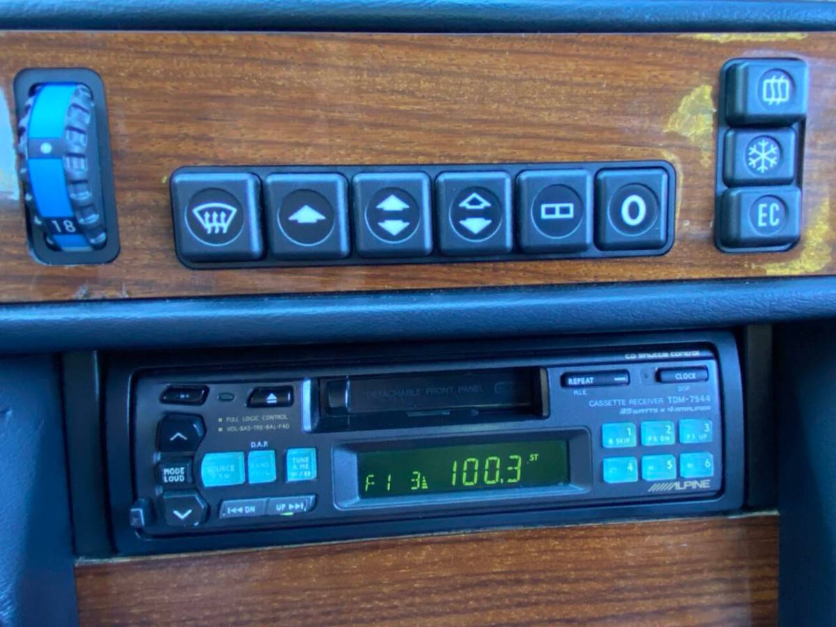 Mercedes-benz-190-class-190-e-2-1986-21
