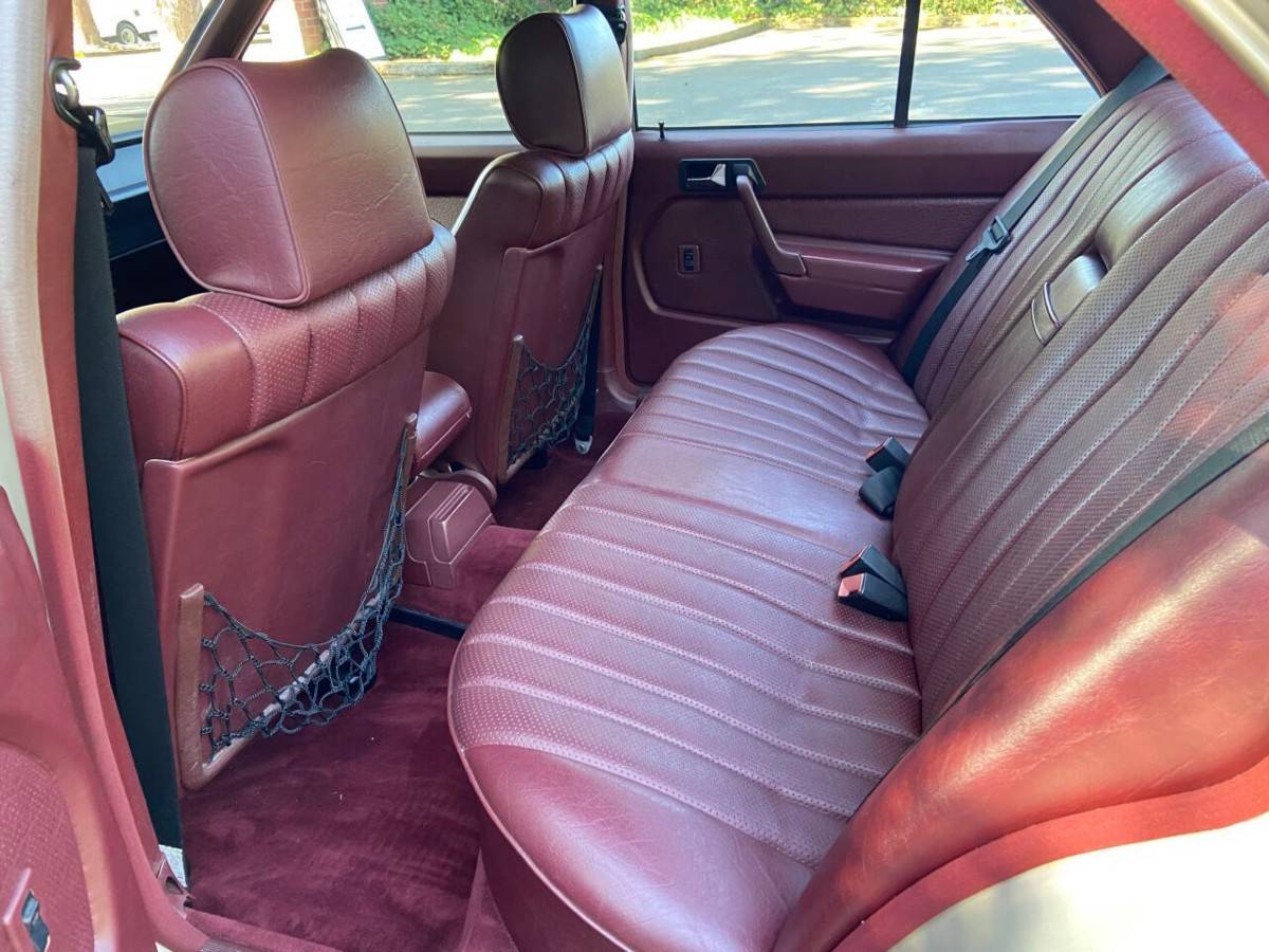 Mercedes-benz-190-class-190-e-2-1986-22