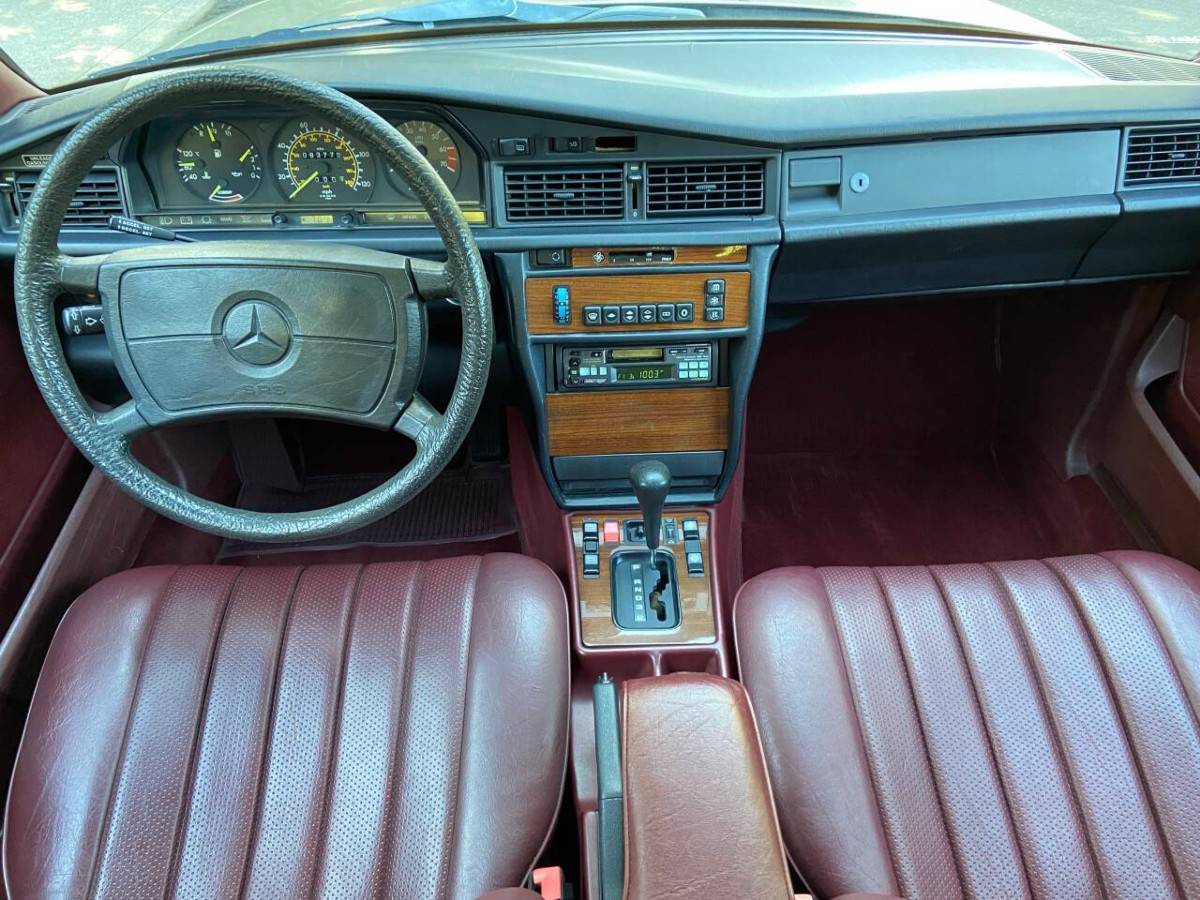 Mercedes-benz-190-class-190-e-2-1986-23