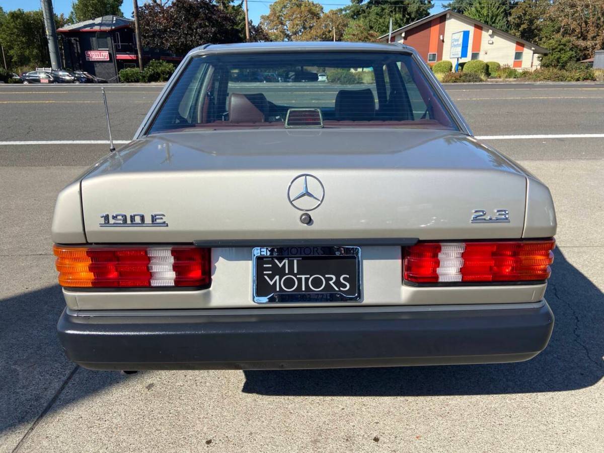 Mercedes-benz-190-class-190-e-2-1986-3