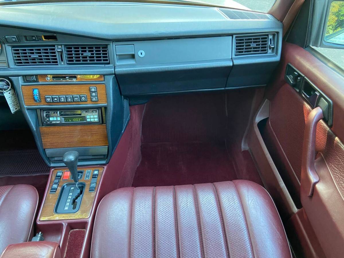 Mercedes-benz-190-class-190-e-2-1986-6