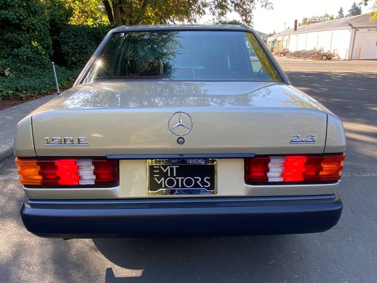 Mercedes-benz-190-class-190-e-2-1986-9