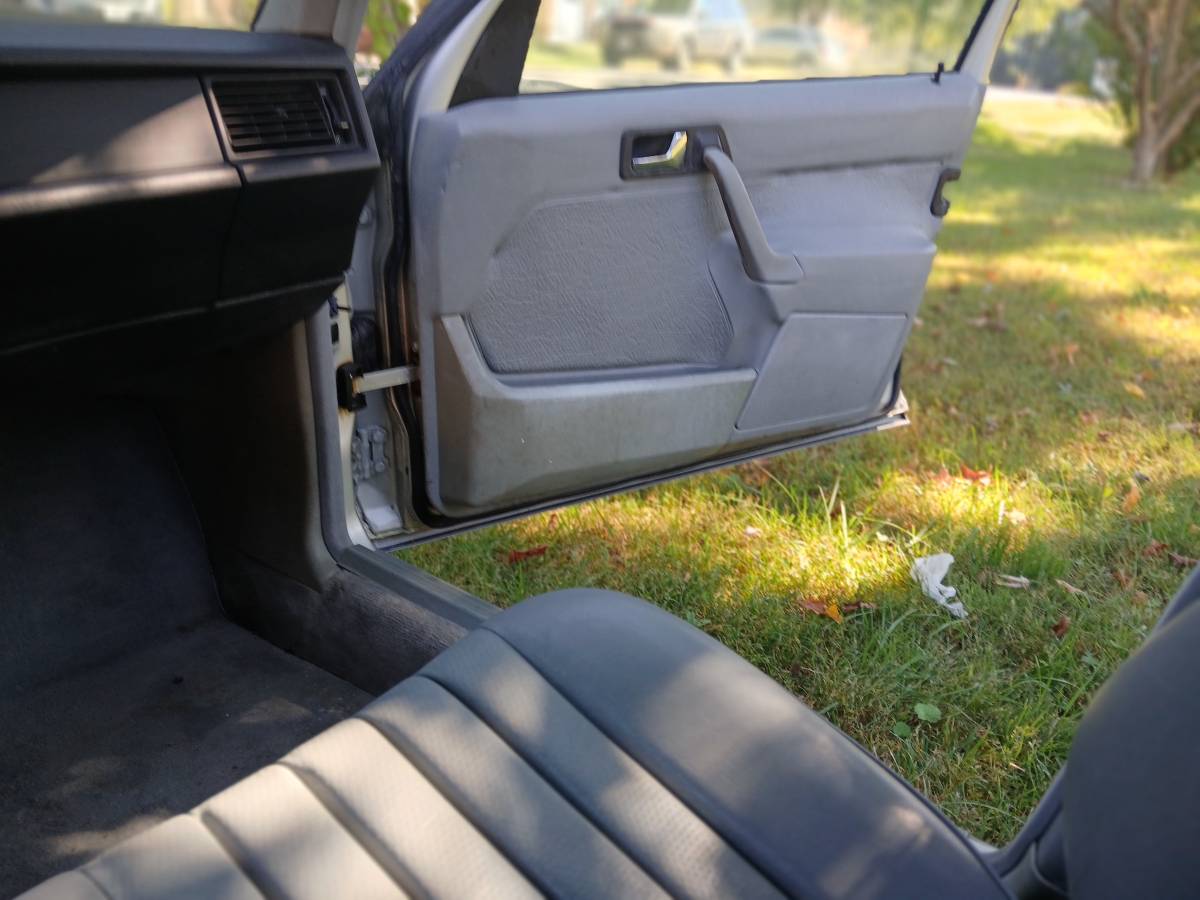 Mercedes-benz-190-series-1992-10