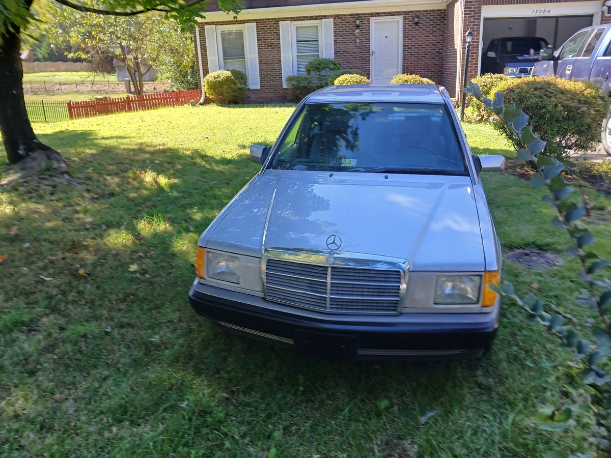 Mercedes-benz-190-series-1992-12