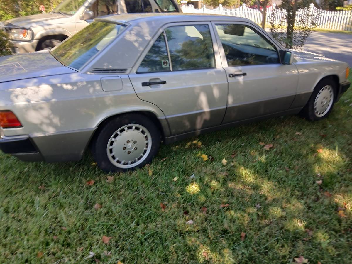 Mercedes-benz-190-series-1992-22