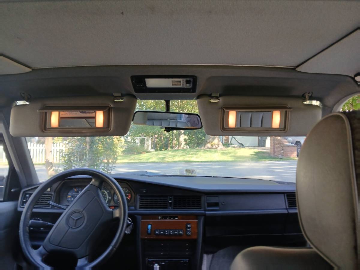 Mercedes-benz-190-series-1992-3