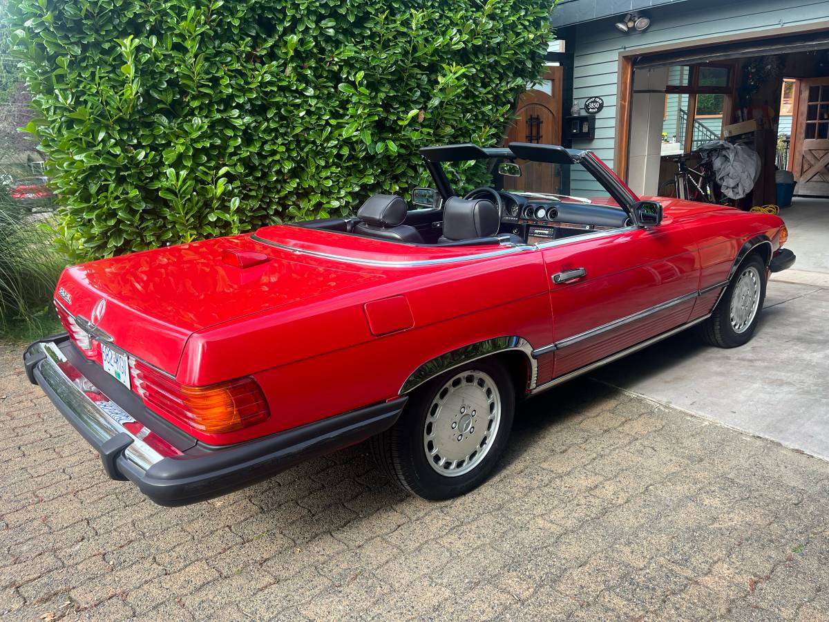 Mercedes-benz-1987-red-2