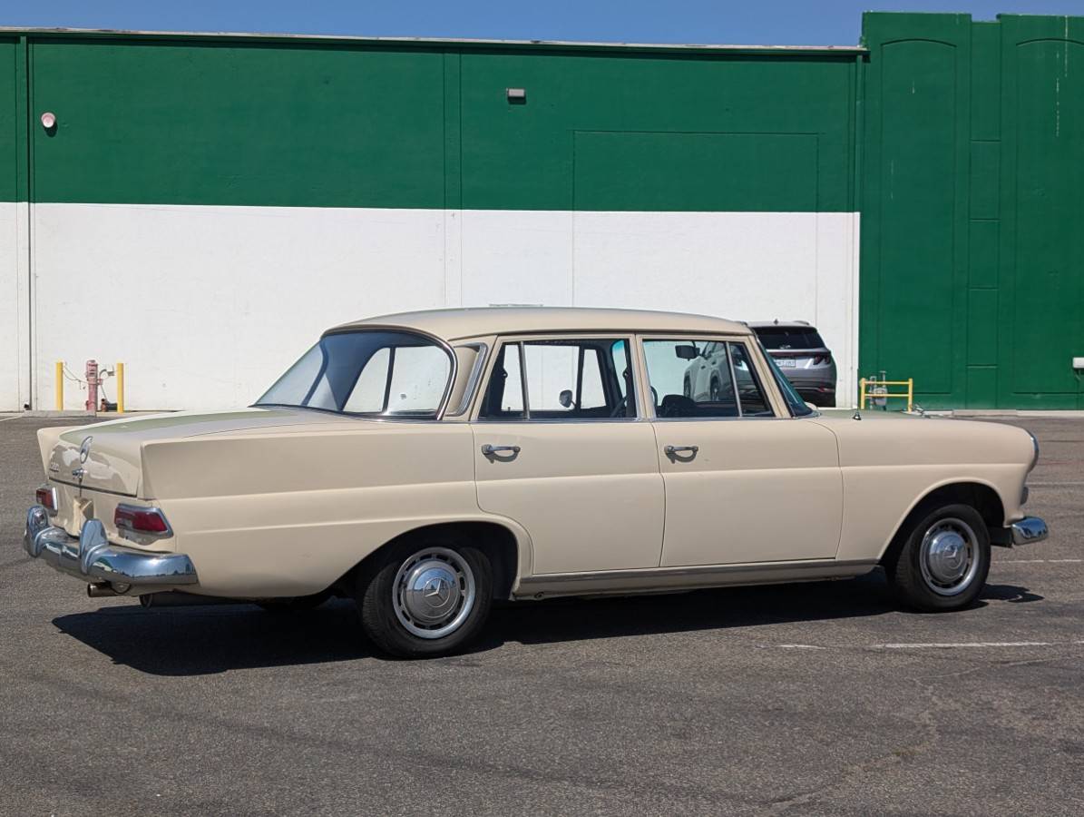 Mercedes-benz-200-classic-4d-se-1966-1