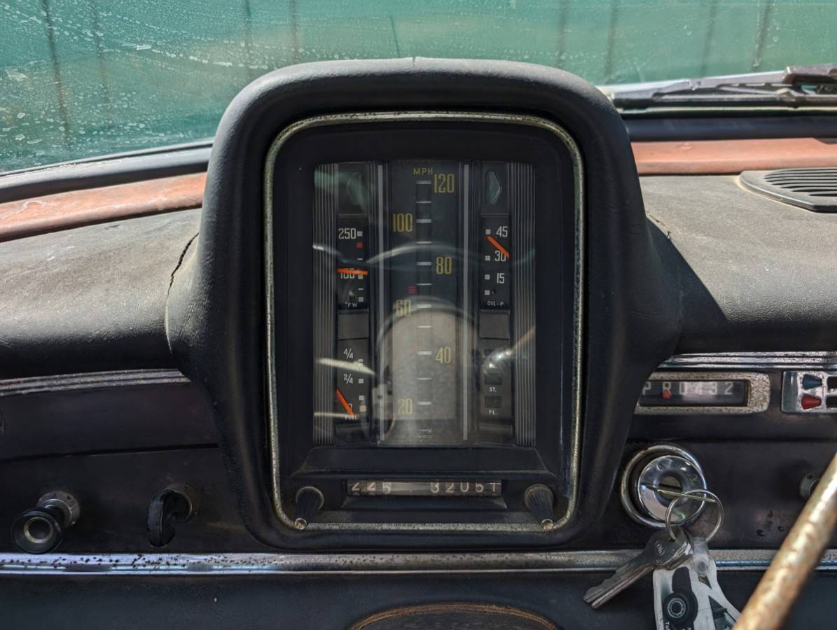 Mercedes-benz-200-classic-4d-se-1966-121
