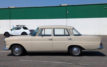 Mercedes-benz-200-classic-4d-se-1966-125