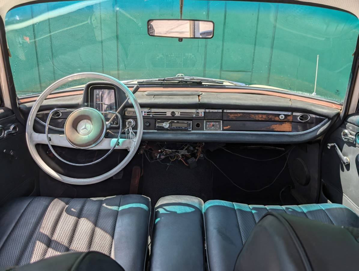 Mercedes-benz-200-classic-4d-se-1966-132