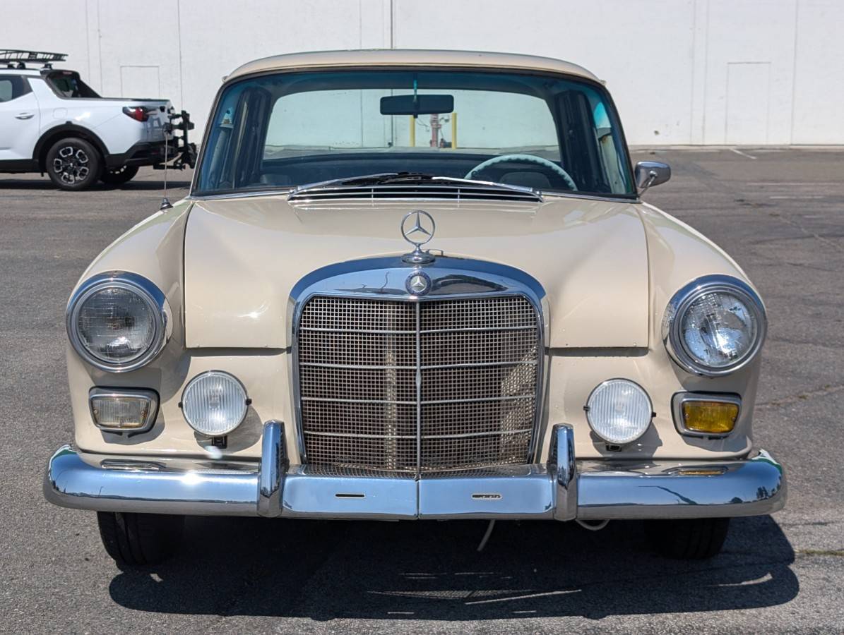 Mercedes-benz-200-classic-4d-se-1966-133