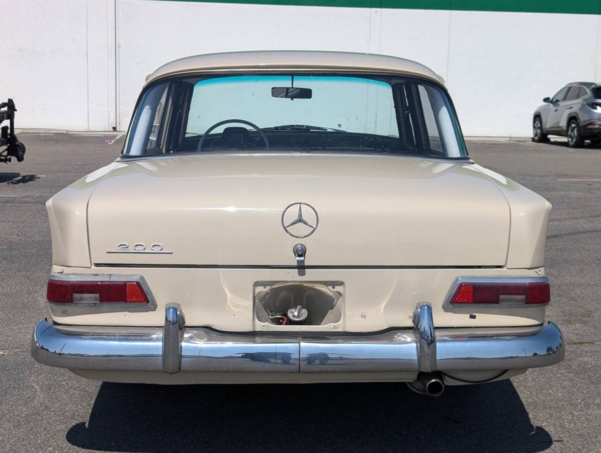Mercedes-benz-200-classic-4d-se-1966-142