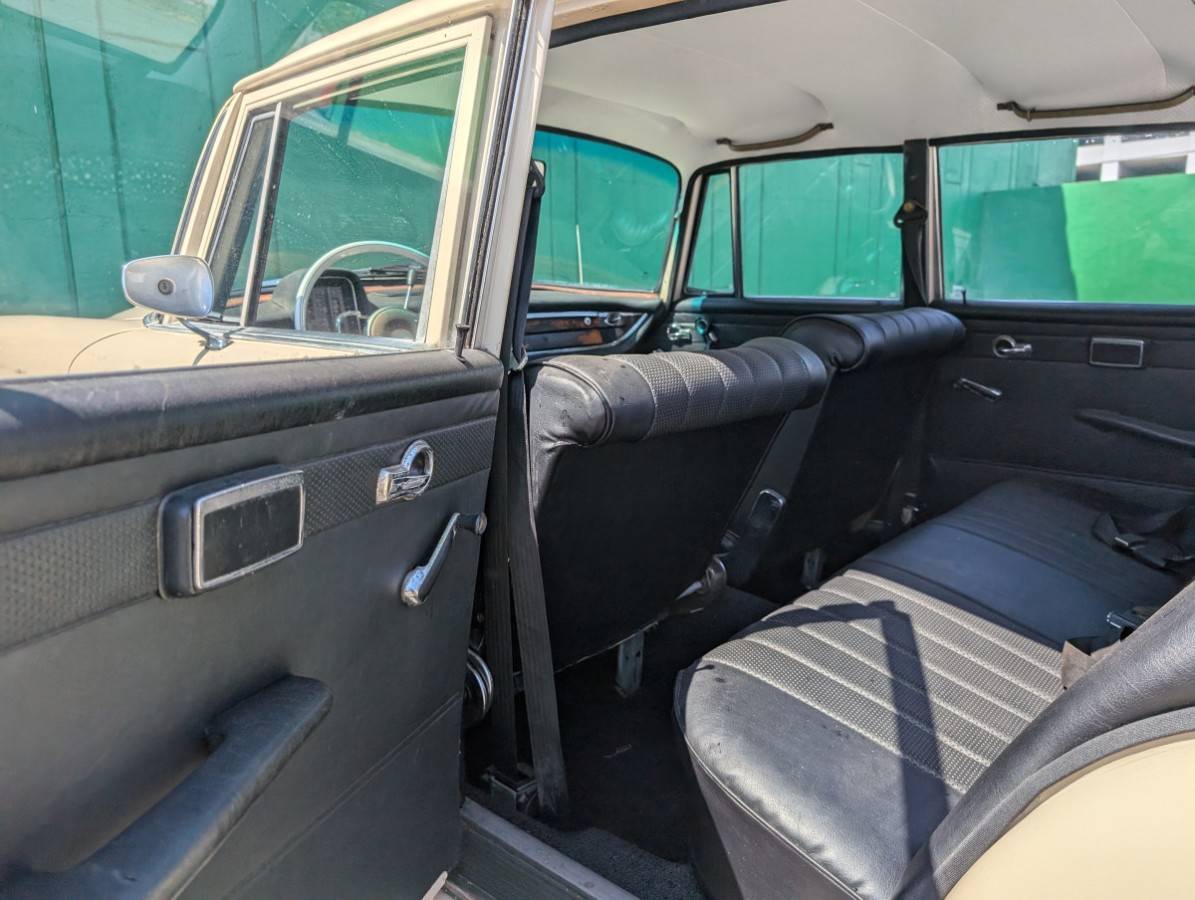 Mercedes-benz-200-classic-4d-se-1966-143