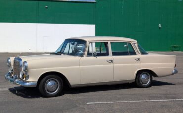 Mercedes-benz-200-classic-4d-se-1966-36