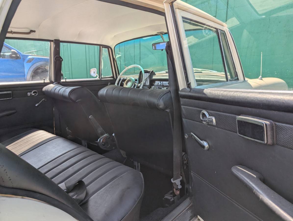 Mercedes-benz-200-classic-4d-se-1966-4