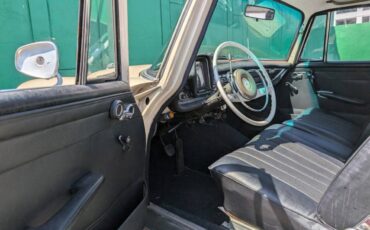Mercedes-benz-200-classic-4d-se-1966-46