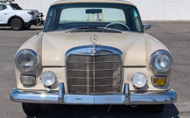 Mercedes-benz-200-classic-4d-se-1966-56