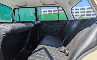 Mercedes-benz-200-classic-4d-se-1966-70