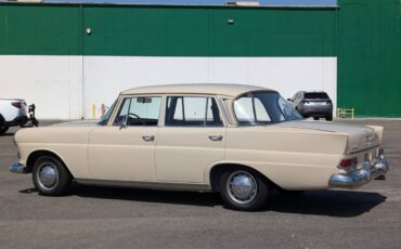 Mercedes-benz-200-classic-4d-se-1966-88