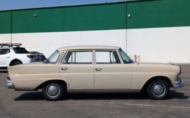 Mercedes-benz-200-classic-4d-se-1966-91