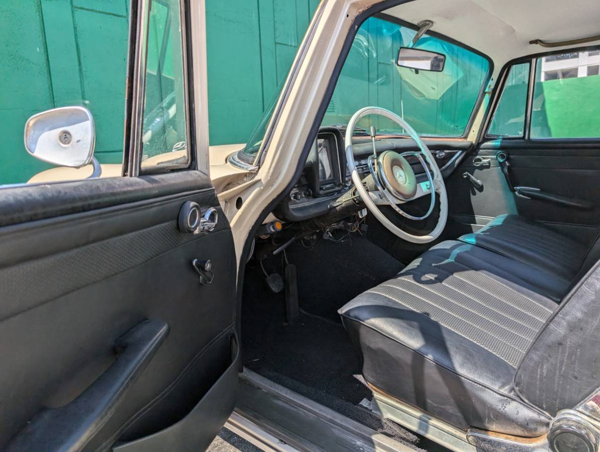 Mercedes-benz-200-classic-4d-se-1966-96