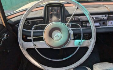 Mercedes-benz-200-classic-4d-se-1966-98