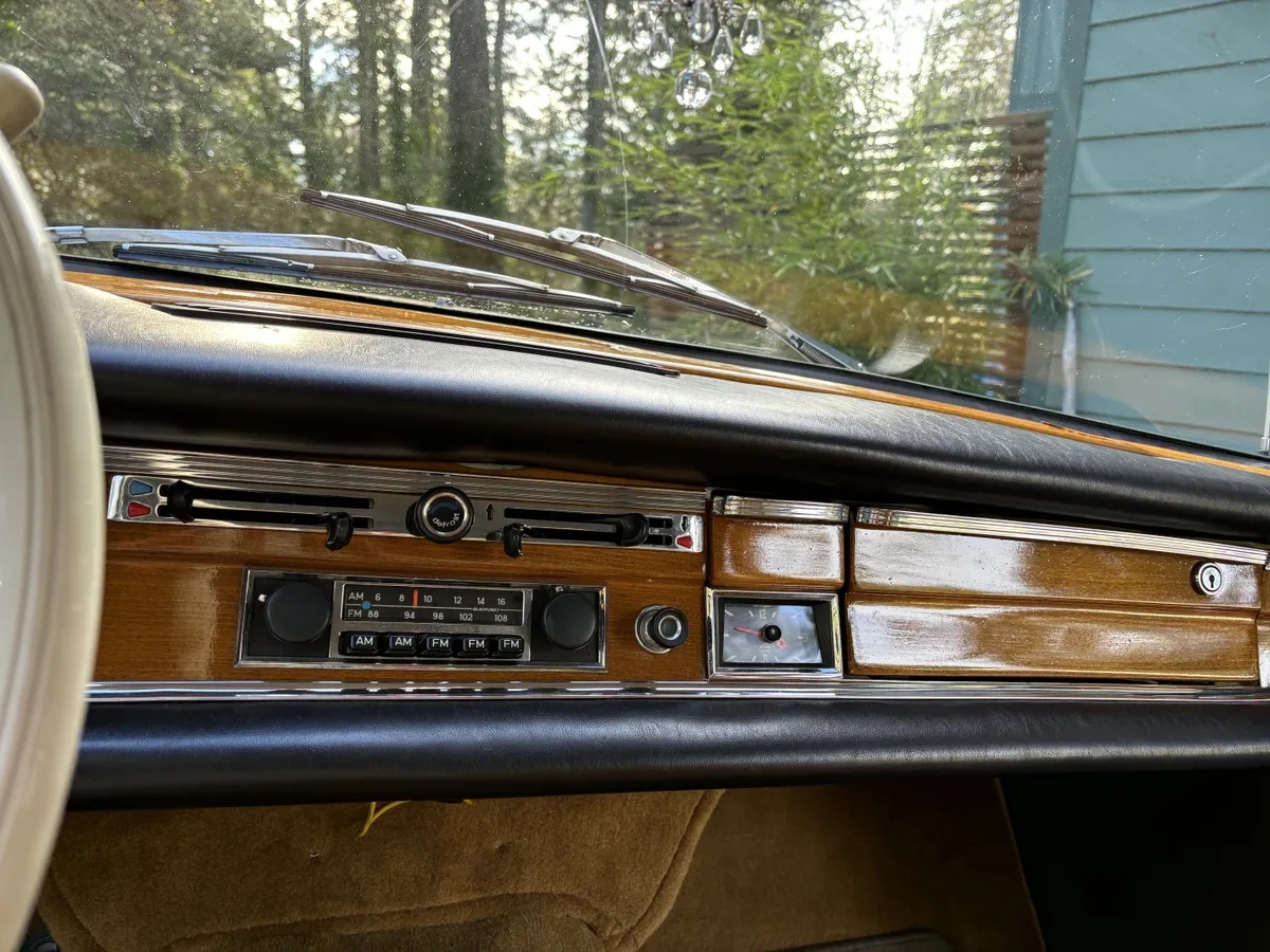 Mercedes-benz-220-1965-Gold-Beige-12