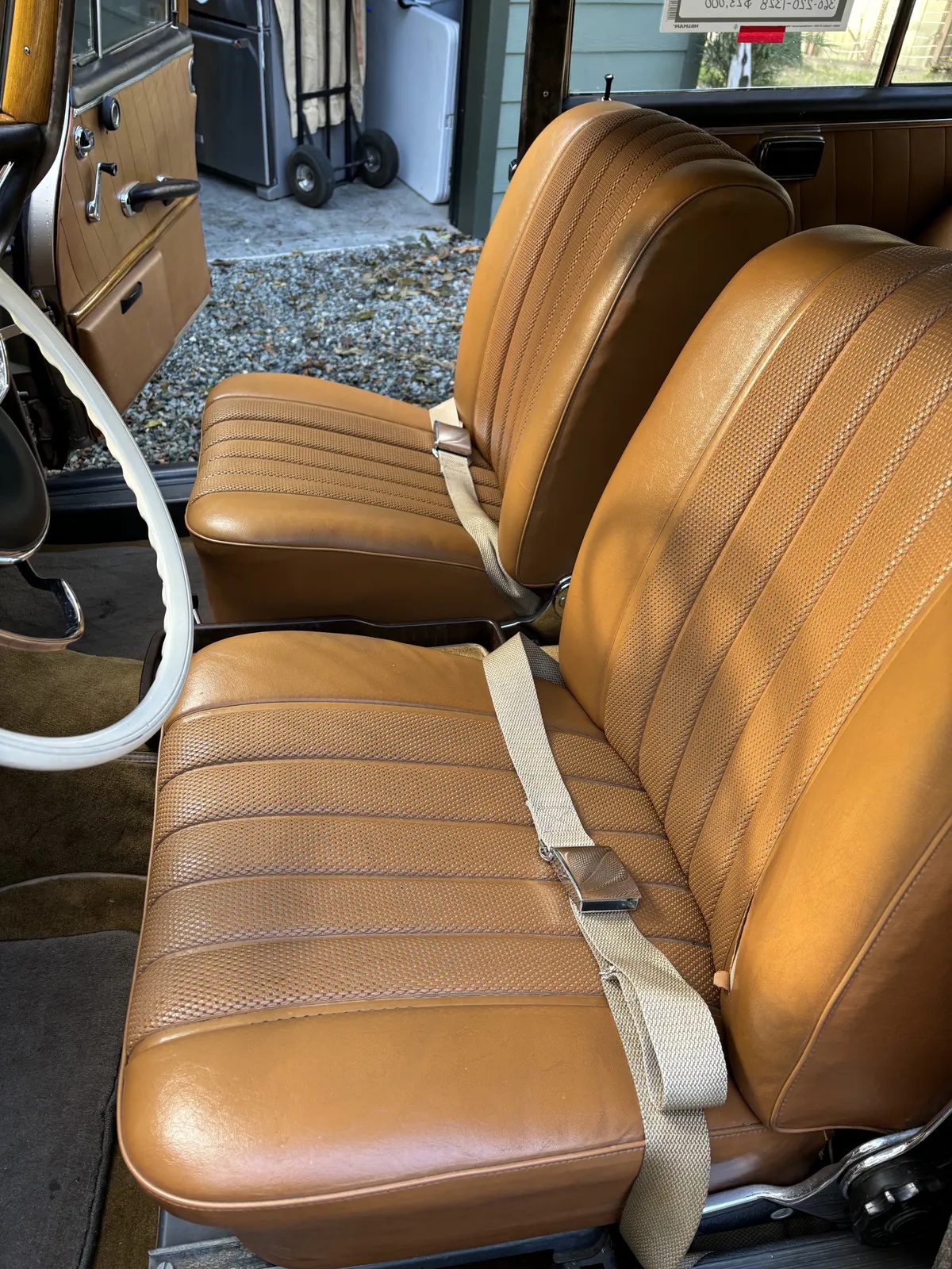 Mercedes-benz-220-1965-Gold-Beige-13