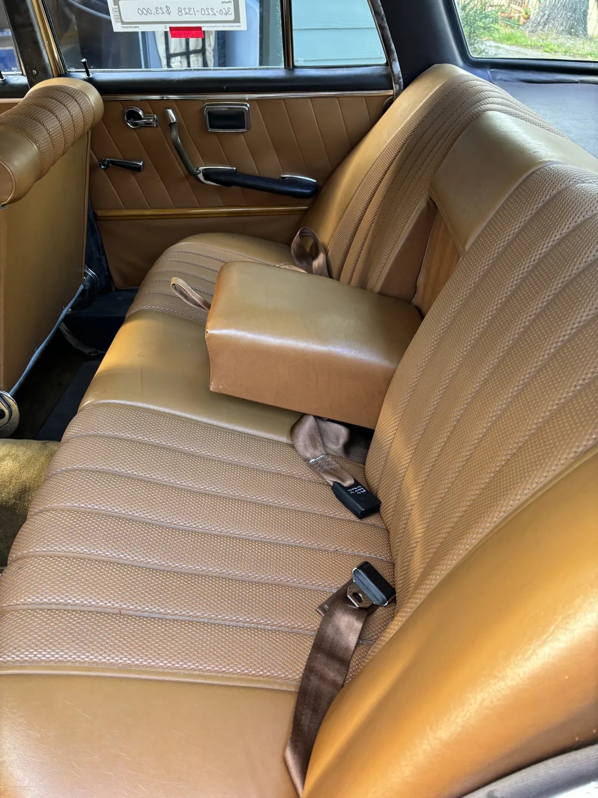 Mercedes-benz-220-1965-Gold-Beige-15