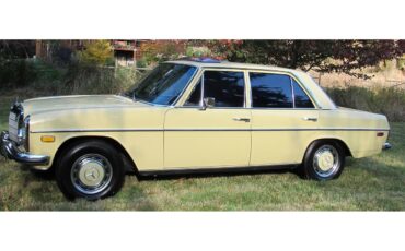 Mercedes-benz-220-1973-Maple-Yellow-Black-Leather-2