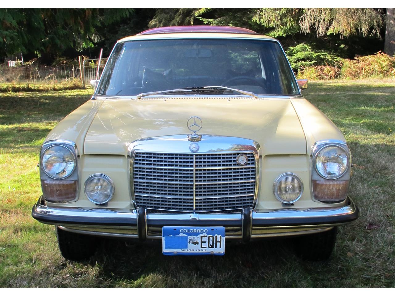 Mercedes-benz-220-1973-Maple-Yellow-Black-Leather