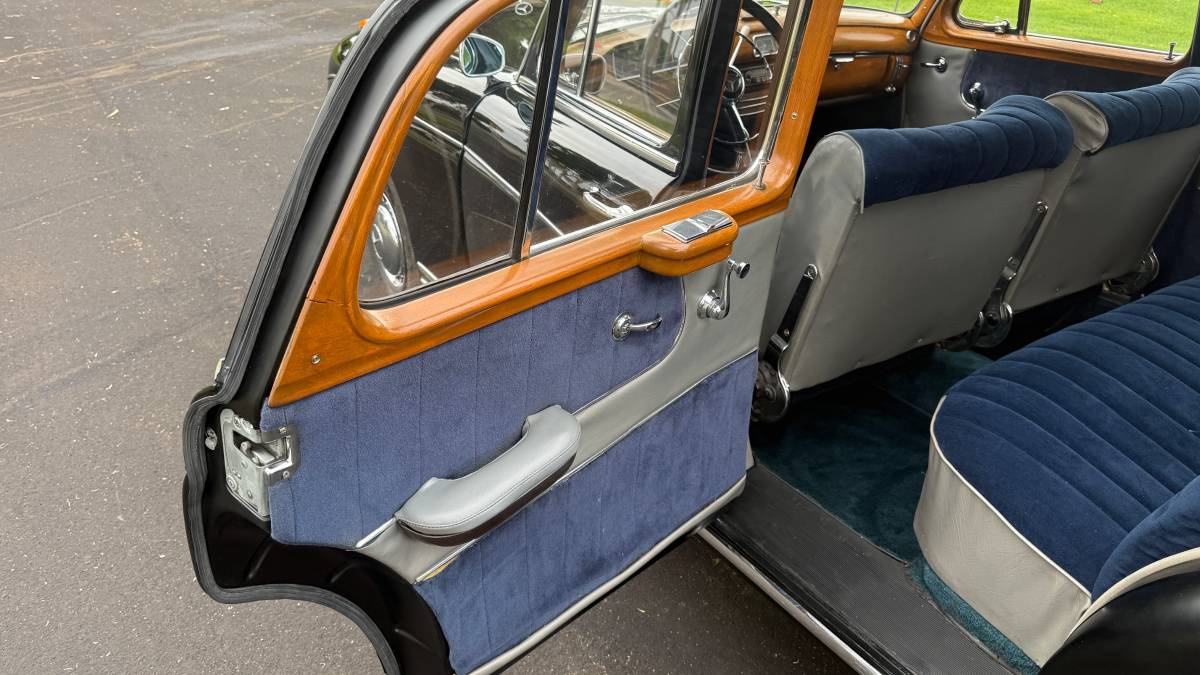 Mercedes-benz-220se-ponton-1959-black-10