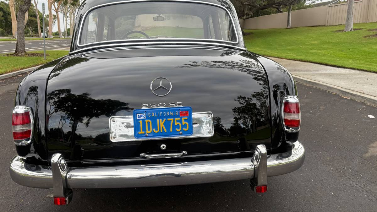 Mercedes-benz-220se-ponton-1959-black-16